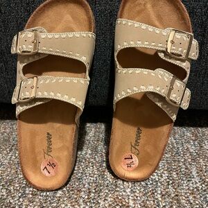 Womens sandals new without tags